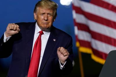 Burkamp, kampfly og ønske om verdensfred – slik feirer Trump 80 år