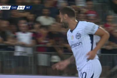Hakan Calhanoglu med mål mot Cagliari