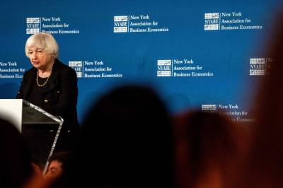 Tidligere Fed-sjefer refser etterforskning av Powell