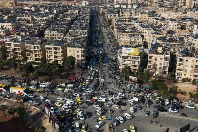 Titusenvis på flukt fra nye kamper i Aleppo: – Ekstrem panikk