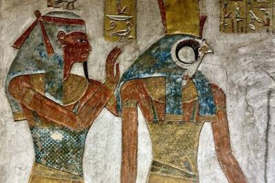 Hvorfor står det så mange gamle «egyptiske» obelisker på norske kirkegårder?