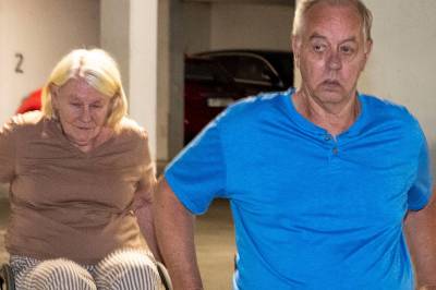 Ekteparet sov i bilen da begge heisene i bygget deres stoppet