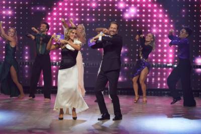 Ute av «Skal vi danse»