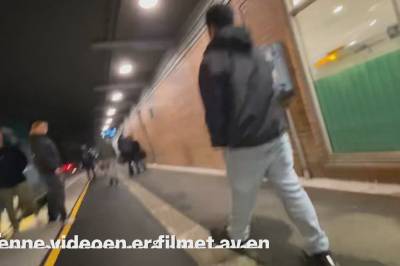 Politiet leter etter mann i 30-årene etter masseslagsmål på jernbanestasjonen