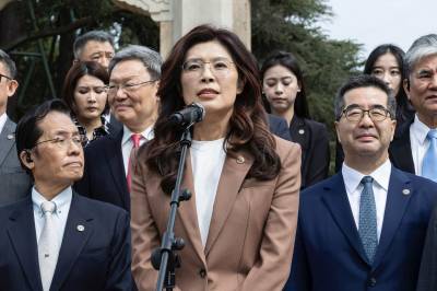 Xi til taiwansk opposisjonsleder: Kineserne og taiwanerne vil forenes