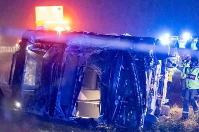 18-åring død etter bussvelt i Sverige – flere alvorlig skadet