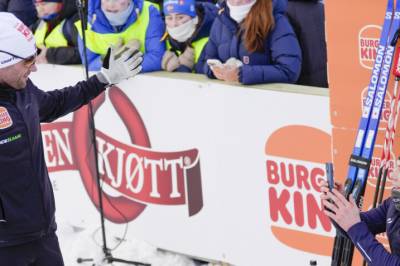 - Hadde tatt fra ham telefonen