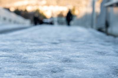 Glatte fortau i Bergen: - Jeg kjenner flere som har brukket noe