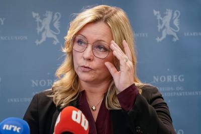 Regjeringen bøyde av for EU (og LO)